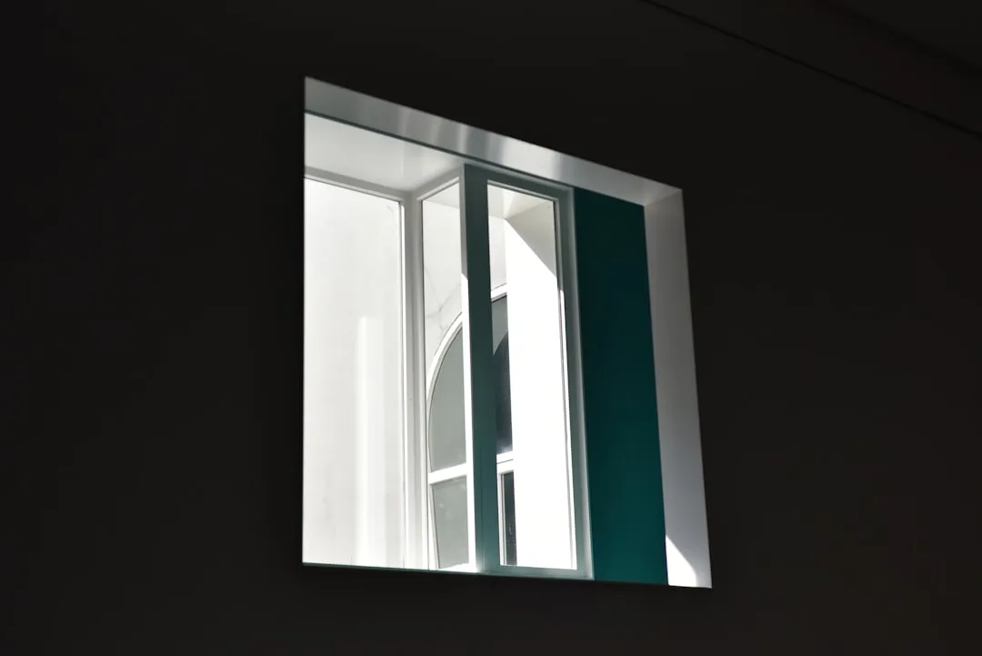 Échantillons de coloris RAL pour fenêtres aluminium en showroom